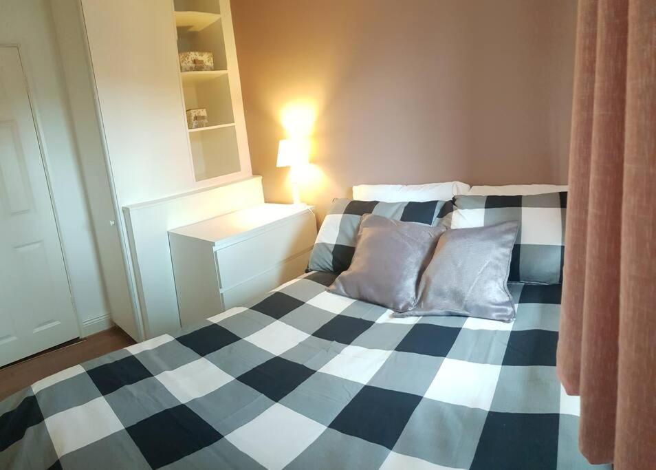 3 Bedroom 3 Bathroom House, Dublin Lucan Eksteriør bilde