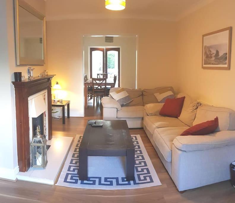 3 Bedroom 3 Bathroom House, Dublin Lucan Eksteriør bilde