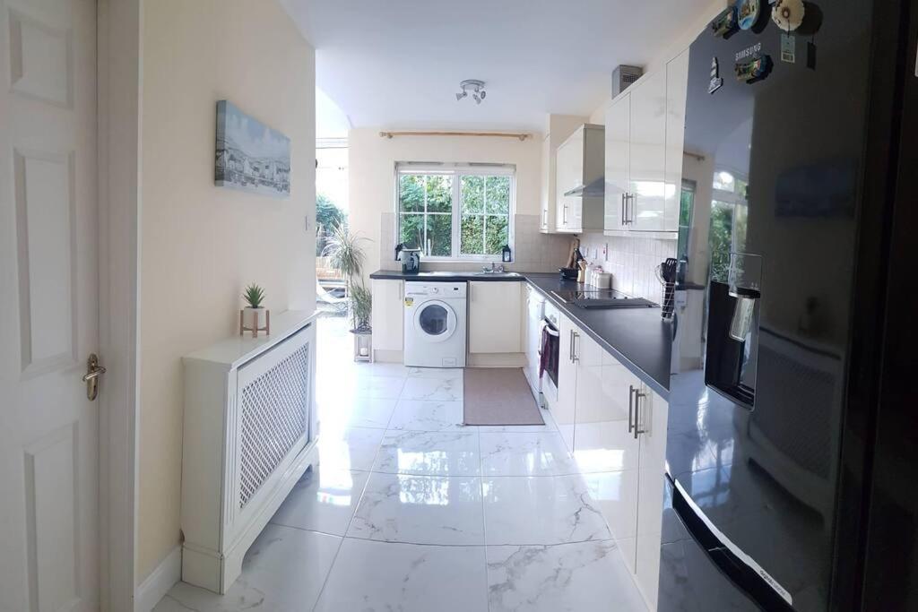 3 Bedroom 3 Bathroom House, Dublin Lucan Eksteriør bilde